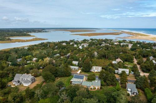 East Orleans Casa | 5 Min Walk to Swimmable Mill Pond Dog Friendly