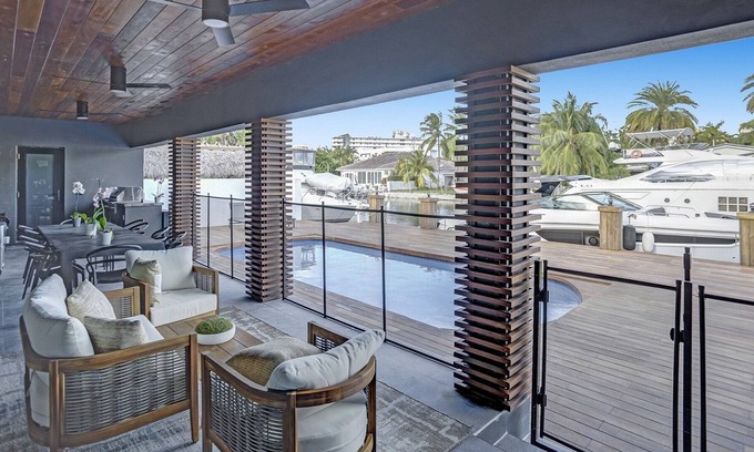 Eastern Shores Casa | 5 Min walk to the beach Home