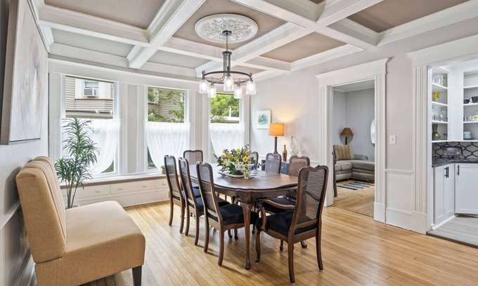 Canandaigua Casa | 5 Mins CDGA Wedding Venues | 4 BR | Walk to Town
