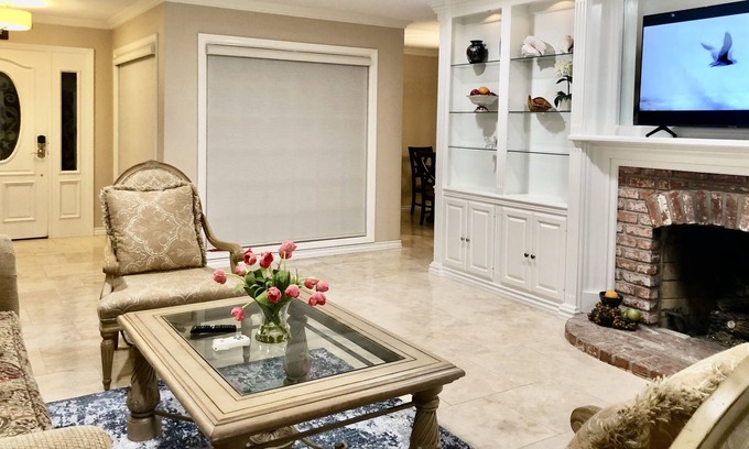 Huntington Beach Casa | 5 mins drive to the beach- cozy 3 bds in beautiful neighbourhood.