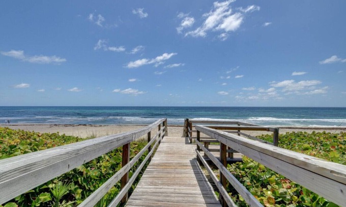 Boynton Beach Apartamento | 5 Mins from the Beach! Private Pool and Hot Tub, Mini-Golf & Entertainment