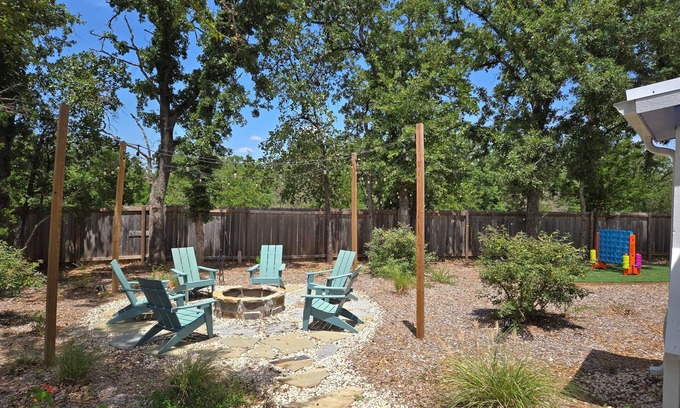 Somerville Cabaña | 5 mins to Lake | Sleeps 7 | Boat Parking