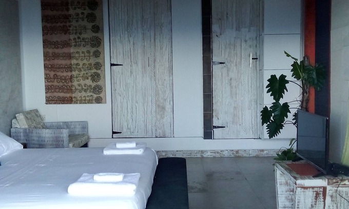 Mare Anglaise Apartamento | 5 mins walk to the beach, restaurants, bars, dive centers, car rentals etc
