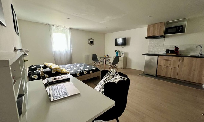 Chatellerault Apartamento | 5-minute walk from TGV station