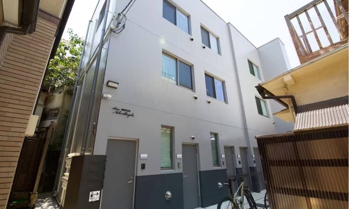 Nishi-Shinjuku Apartamento | 5 Minute Walk from Nishi Shinjuku Gochome Station