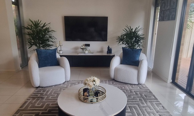 West Beach Casa | 5 minute walk to the beach. 2 minute walk to River Torrens walking/ bike paths.