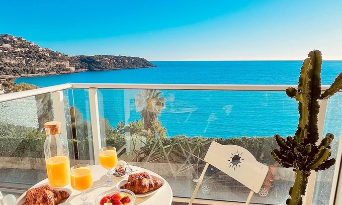French Riviera Apartamento | 5 minutes from Monaco! Studio with stunning sea view, beach access and train.