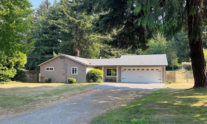 McKinleyville Casa | 5 minutes from Beaches and the Redwoods