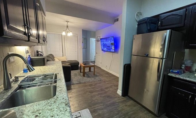 Old Enfield Condominio | 5 Minutes from Downtown, Lovely Condon