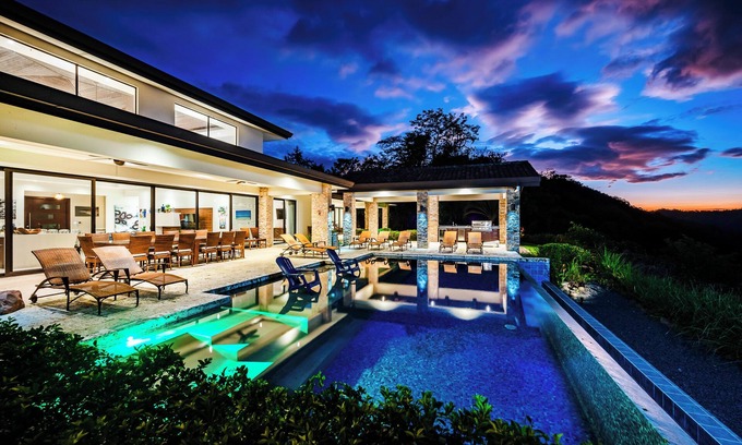 El Ocotal Casa | A 5 MINUTOS DE LA PLAYA! Dazzling Luxury Hilltop Estate w / MASSIVE Oasis al aire libre!