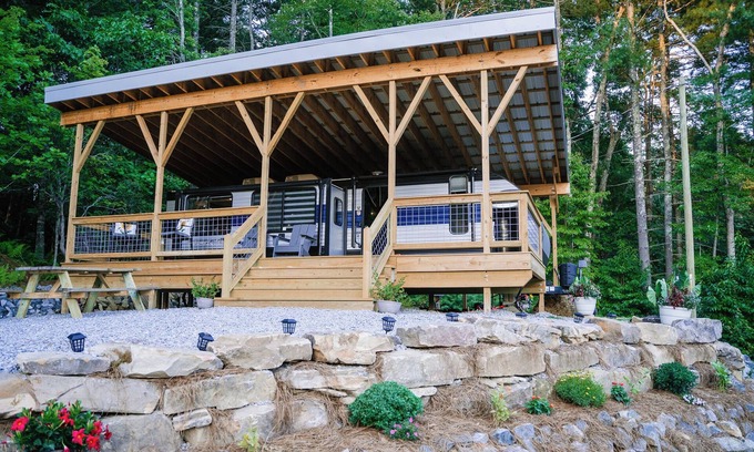 Penrose Casa | 5 minutes to Dupont State Park! Glamping with large covered deck & sunset views
