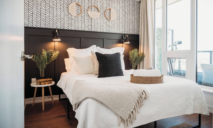 Kitchener Condominio | 5 minutes to Hospital, Go Train/Bus. Cozy 1BR with amazing city views!