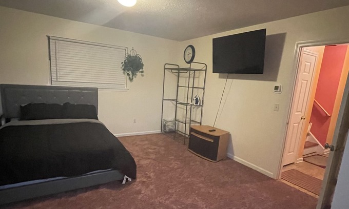 East Hartford Apartamento | 5 minutes to major hospitals and Rentschler Stadium