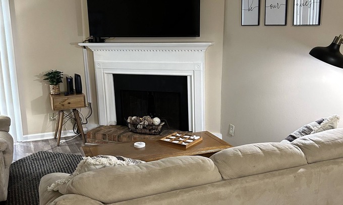 Smyrna Casa | 5 Minutes to The Battery Atlanta. Fully furnished family-sized Townhome