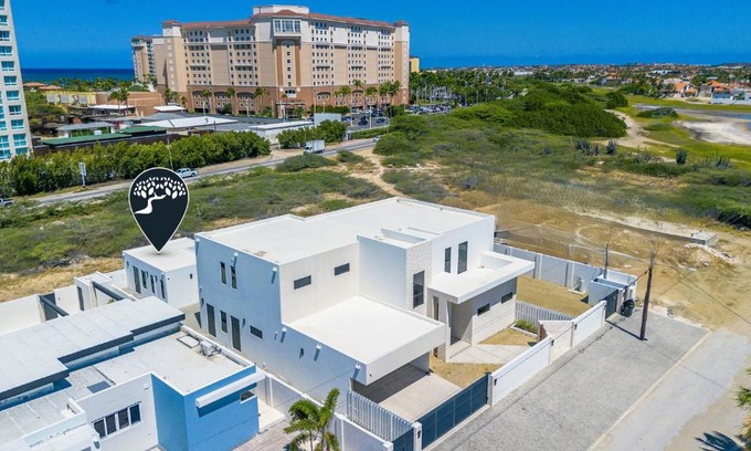 Palm Beach Apartamento | 5 minutes walk to beach Palmbeach 623 by Bocobay