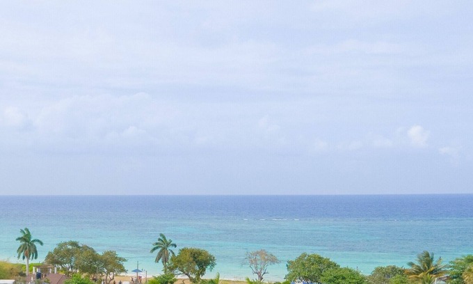 Silver Sands Casa | 5 minutes walk to the beach! Family-friendly villa with private pool in Trelawny