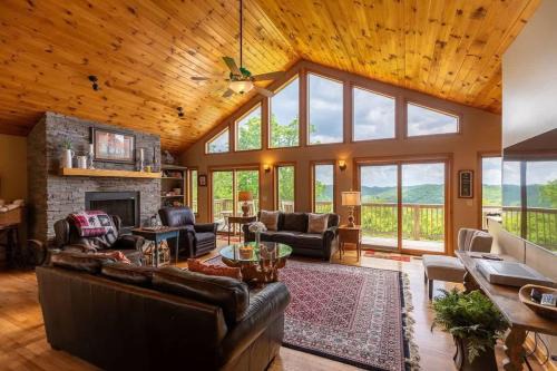 Blowing Rock Casa | 5 O'Clock-App Ski Mountain hot tub pool table