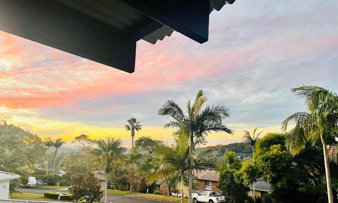 Port Macquarie Casa | 5 OClock Somewhere 6BR sleeps 18 with Kids Retreat