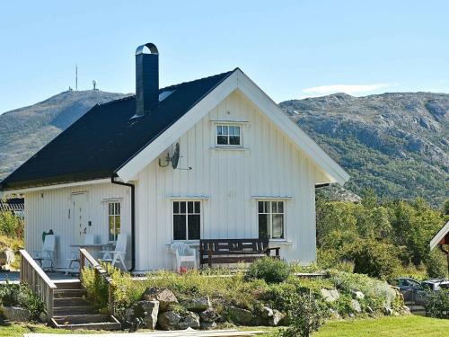 Oksvoll Casa | 5 person holiday home in Oksvoll