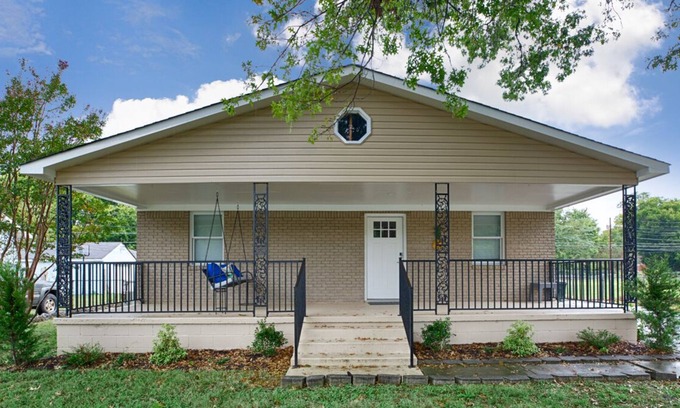 Huntsville Casa | 5 Points Bungalow - Newly remodeled and new furniture