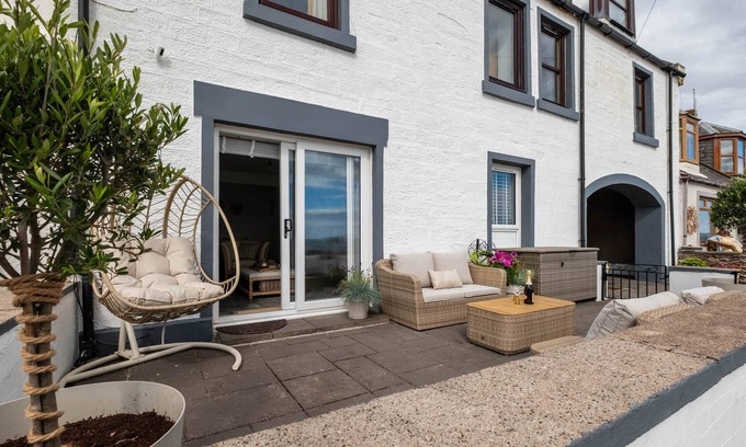 Letham Grange Casa | 5 South Street Beach front Home