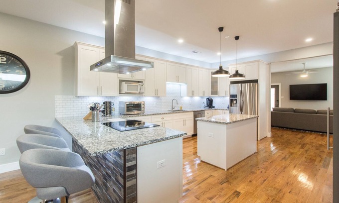 Central Arlington Casa | 5 min ATnT Stadium Rangers Ball Park, Six Flags, Hurricane Harbor Texas Live!