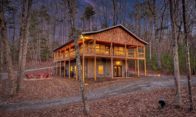 Ellijay Cabina | 5-Star Cabin w/Hot Tub, Game Room, & Resort Perks!