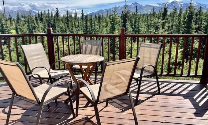 Healy Casa | Denali Park Luxury 4 Bedroom Home. Vistas al parque nacional y vida silvestre por la ventana