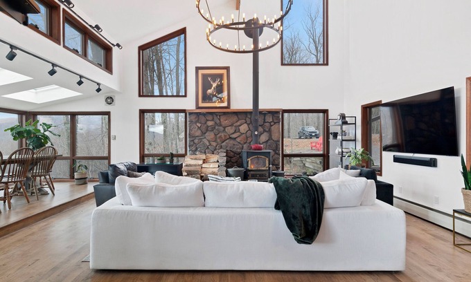 Tannersville Chalet De Esquí | 5 Star Gorgeous Cliffside Chalet w Panoramic Views
