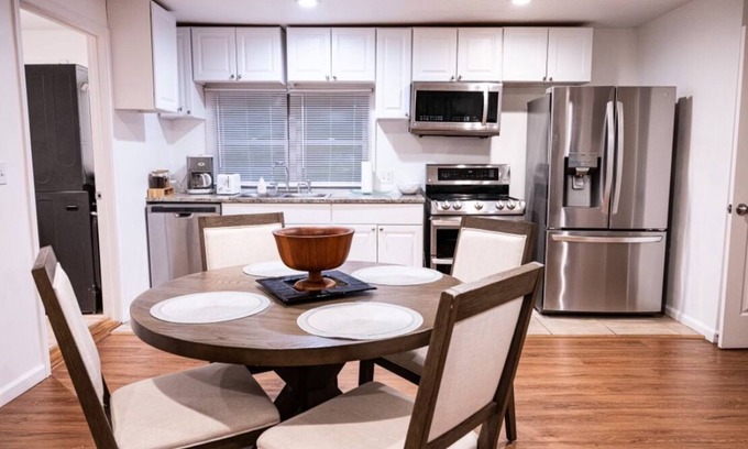 Olathe Casa | 5-Star Home in amazing location! 3Brm w/3Bth Gem.