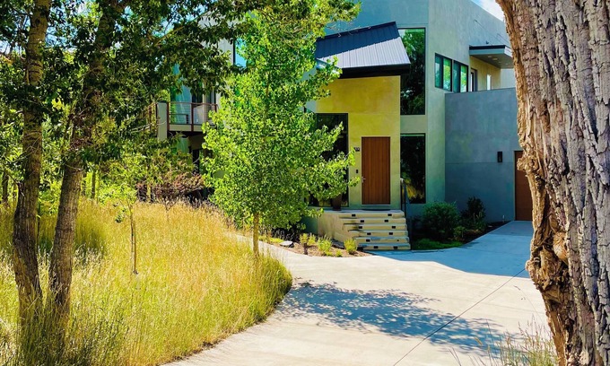 La Veta Casa | 5 Star Luxury Home Surrounded by Nature