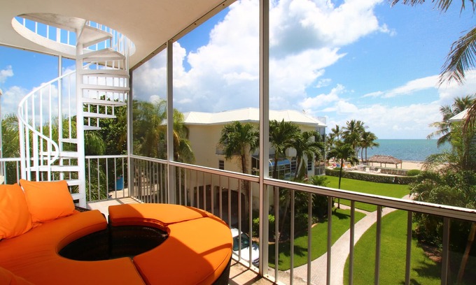 Islamorada Casa | ¡Casa de pueblo moderna de 5 estrellas frente al mar en Islamorada en la playa!