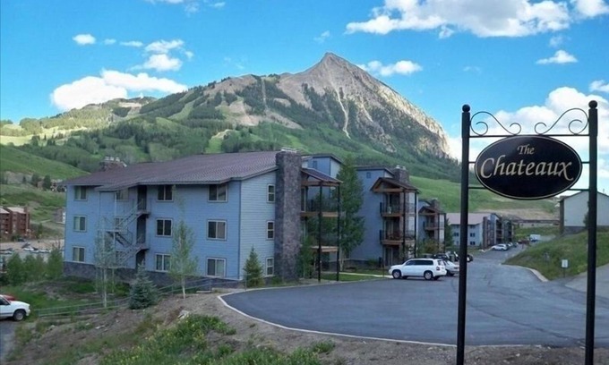 Crested Butte Condominio | ¡Reseñas de 5 estrellas! Exquisito paseo a las laderas de la montaña