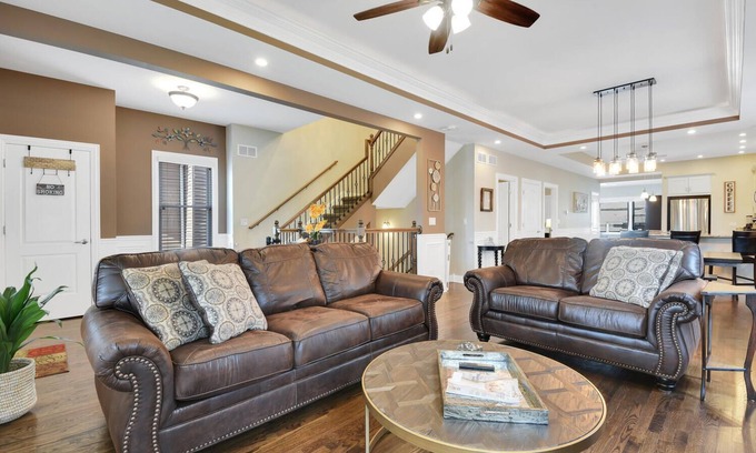 Berwyn Casa | 5 Star Upscale Entire Family Neighborhood Home