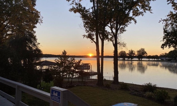 Chapin Casa | 5-Star Scenic Waterfront Lake Murray Getaway