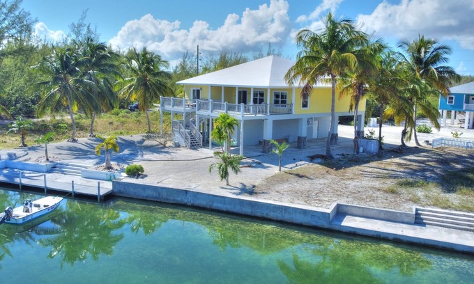 Cherokee Casa | 5 Star Waterfront Villa, Beach, Dock & Boat Rental