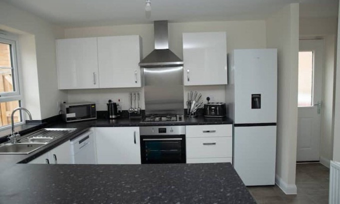Milton Keynes Casa | 5 Swiftsure - Stunning 4 Bed Home, free parking