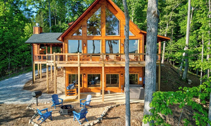 Morganton Cabina | 5⋆ View/Hot tub/ Pool Table/Arcades/Bar