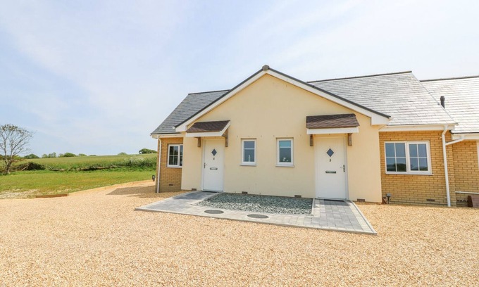 Freshwater Cabaña | 5 YARMOUTH COTTAGES, pet friendly, with a garden in Freshwater