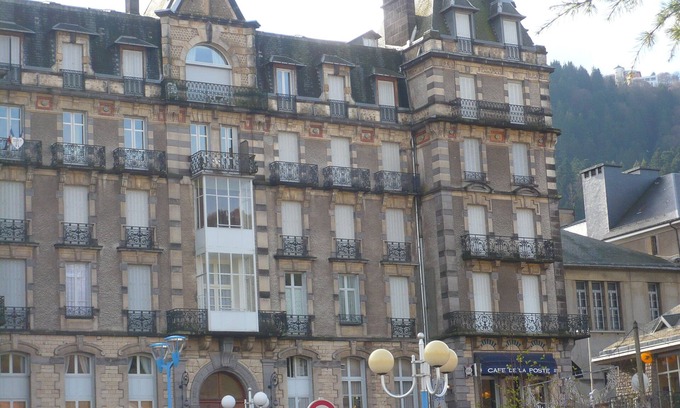 La Bourboule Apartamento | - 50% / 3ª semana. TURISMO DE MUEBLES FRENTE A LOS GRANDES BAÑOS.