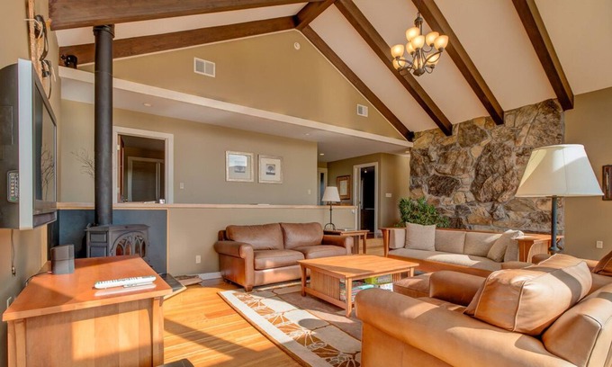 Mount Tabor Casa | 50-Acre Seasonal Rental between Manchester & Killington