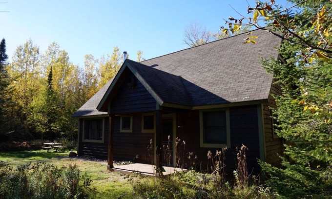 La Pointe Cabina | 50 Acres Private Cabin Nestled in the Woods