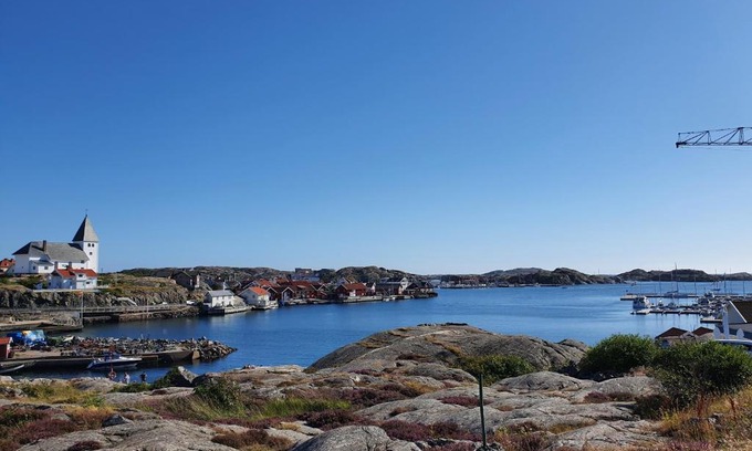 Skaerhamn Apartamento | 50 m till bad i centrala Skärhamn
