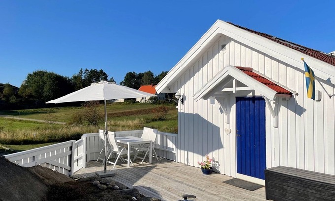 Kungshamn Cabaña | Cabaña bien equipada de 50 m2 cerca del mar, el canal de Soten y una reserva natural única.