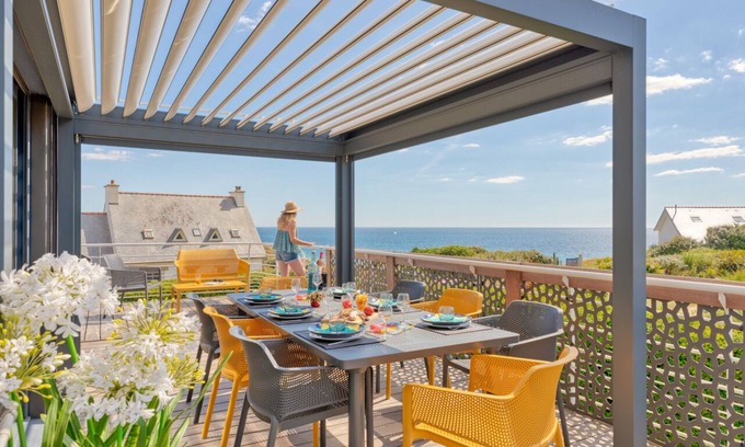 Clohars-Carnoet Casa | 50 meters from the beach! Lovely view for this exceptional villa.