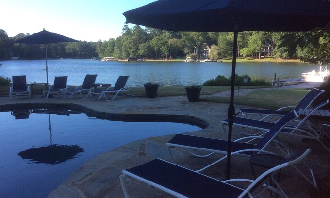Lake Oconee Casa | Precioso 500 pies de Lakefront Sleeps 16 con 7 habitaciones. Recién remodelado M. B.
