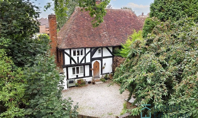 Maidstone Cabaña | 500 yr old Cottage with historic park at the gate
