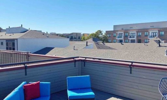 Knox - Henderson Casa | 5017 Manett · Knox Henderson Townhome wi · Knox Henderson Townhome with Roof Top Deck!