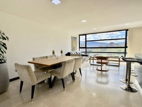 El Castillo Apartamento | 502 El Poblado: Beautiful & ample space for families