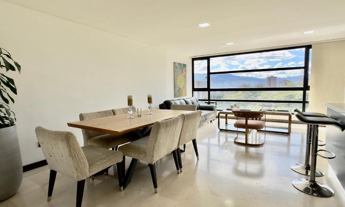 El Castillo Apartamento | 502 in El Poblado hills modern & spacious